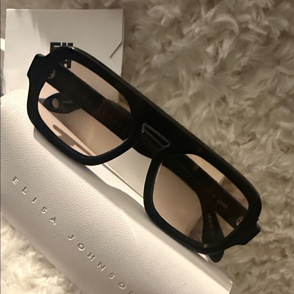 NIB! ELISA JOHNSON WOMEN'S BLACK SUNGLASSES - Picture 3 of 6